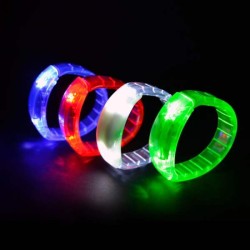 Bracciale luminoso con led in 4 colori assortiti su blister da appendere